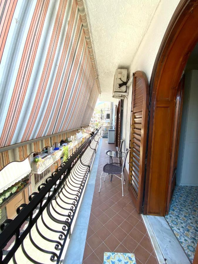 Apartments Mikros 지아르디니낙소스 외부 사진